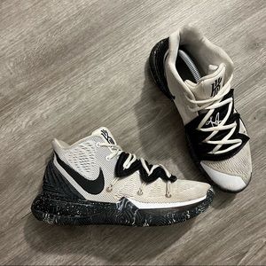 Nike Kyrie 5 Oreo Basketball Sneakers
